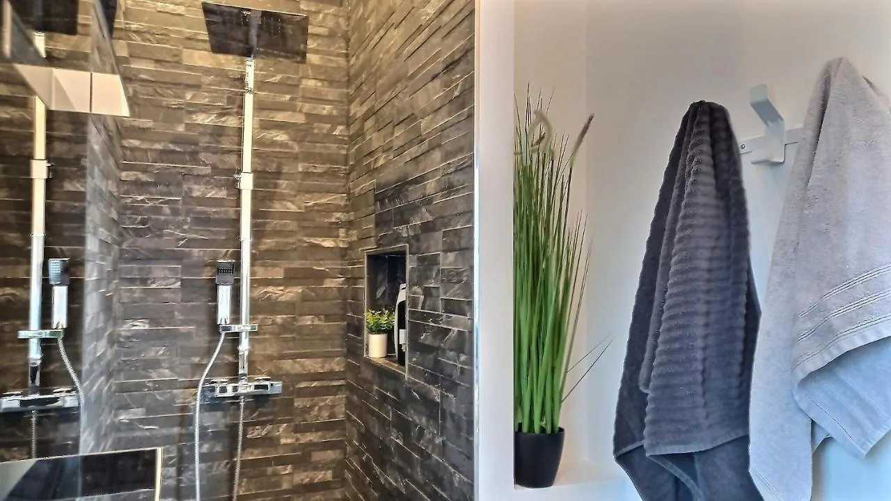 דירה קלוז Black&White Home-By So'Serenityhome-Balcon-Parking