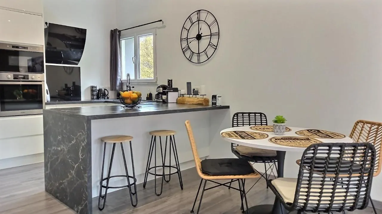 Black&White Home-By So'Serenityhome-Balcon-Parking Cluses