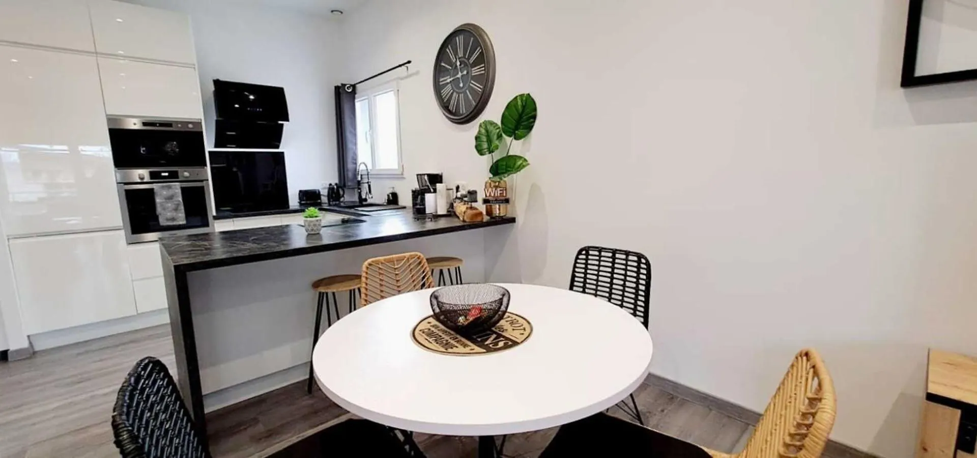 דירה קלוז Black&White Home-By So'Serenityhome-Balcon-Parking צרפת