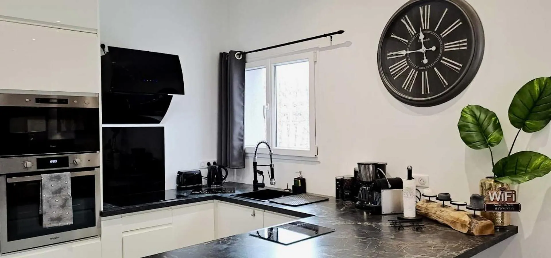 קלוז Black&White Home-By So'Serenityhome-Balcon-Parking